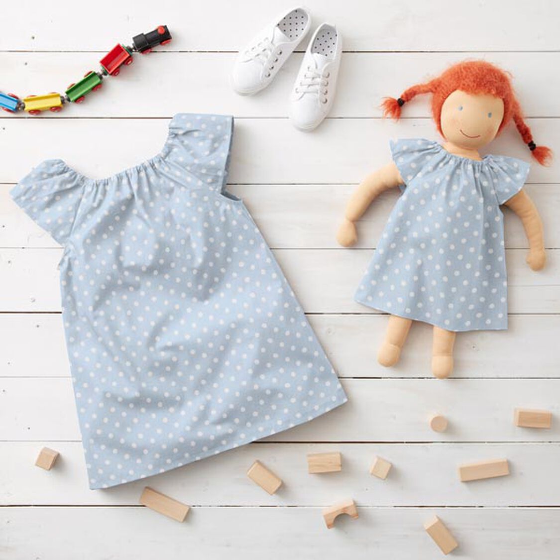 Popeline di cotone 100 % pois bianco/celeste, altezza 148 cm